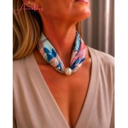 Halssjaal zacht roze en blue met parelsluiting 549